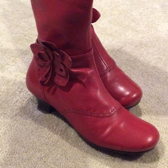 SALE! Biviel leather boots w/ kitten heels - Picture 7 of 8